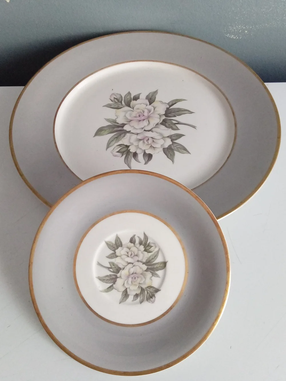 Floral Gold-Trim Dinner Plate and Bowl Set - Gray and White